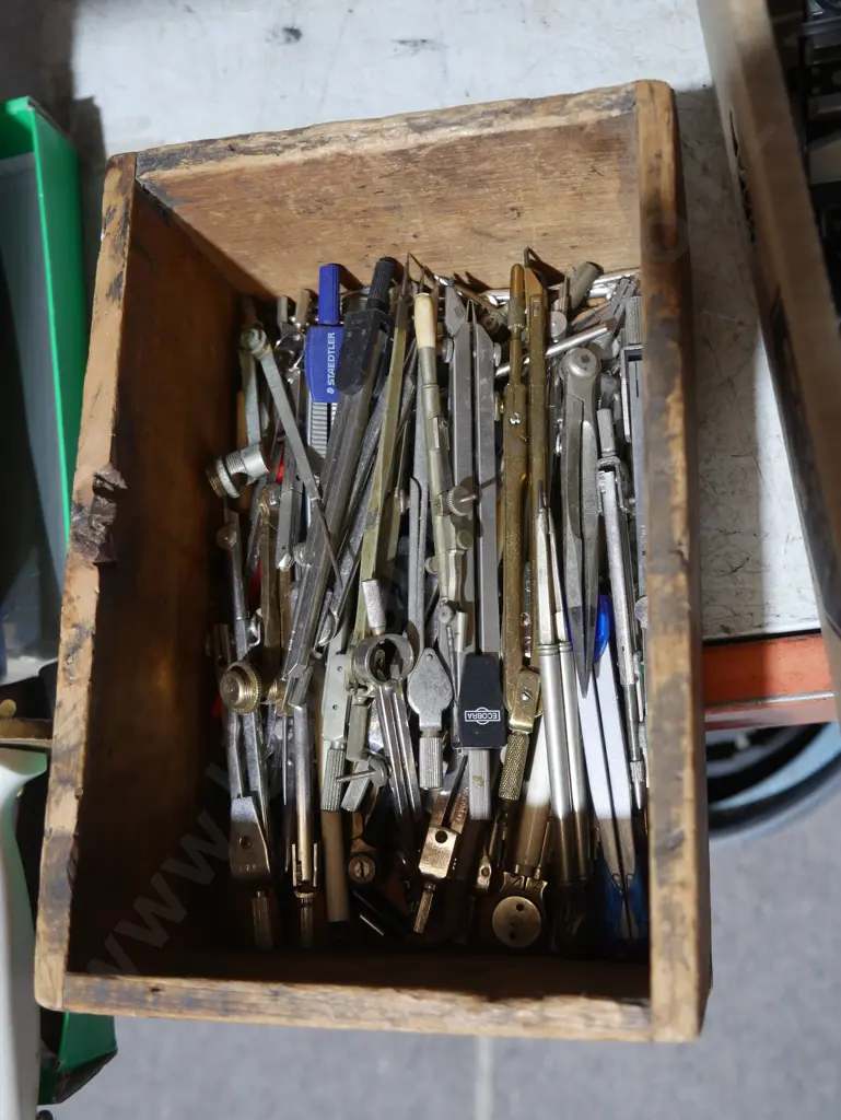 Assorted compasses Image 1++