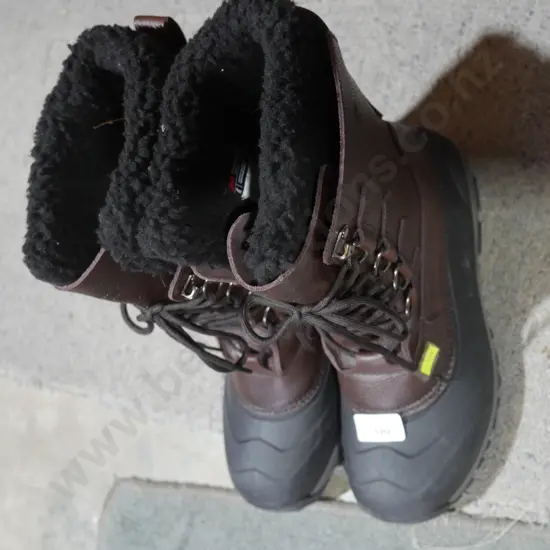 Thinsulate boots size 10