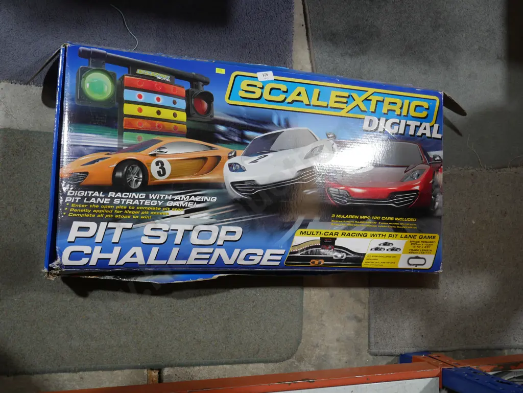 Scalextrics slot car set Image 1++
