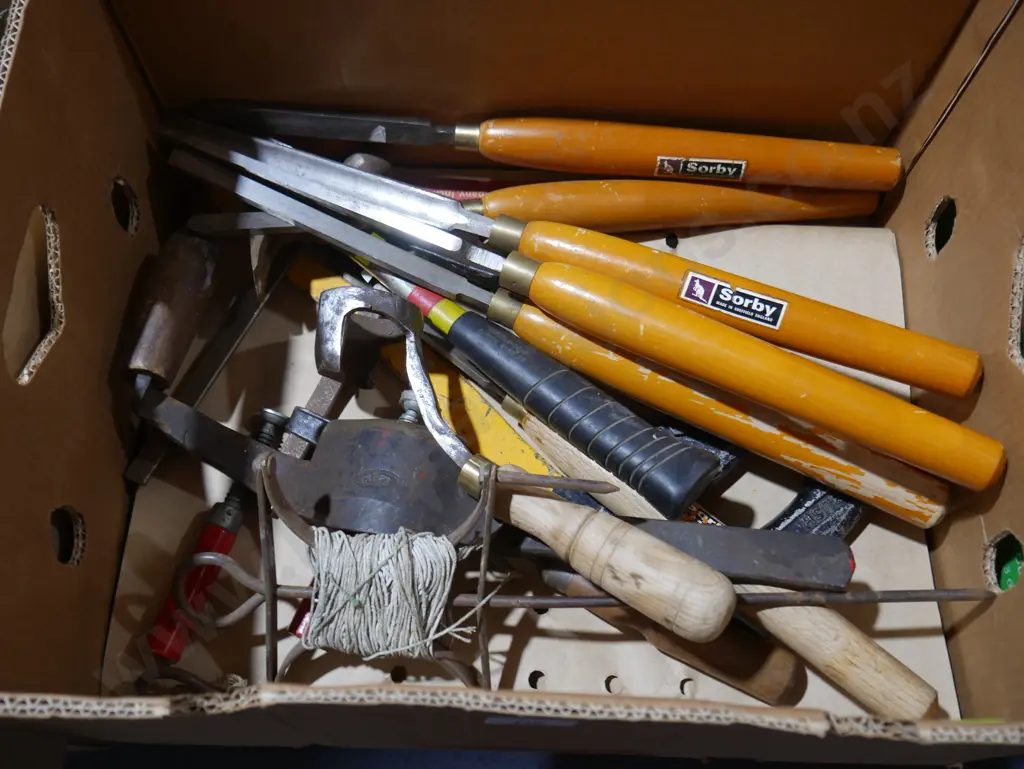 Assorted chisels etc Image 1++
