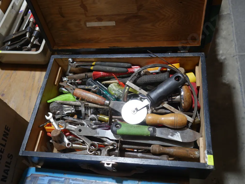 Assorted tools Image 1++