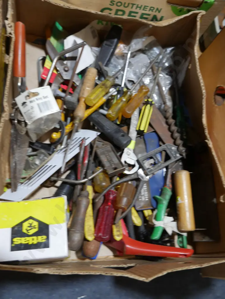 Assorted workshop hand tools Image 1++