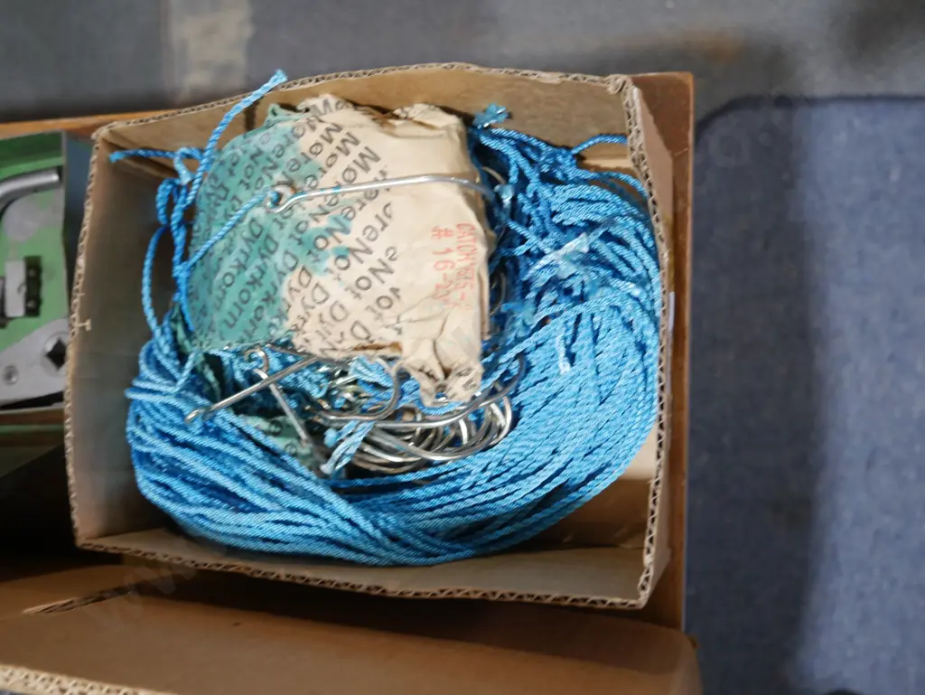 Fishing hooks and line Image 1++