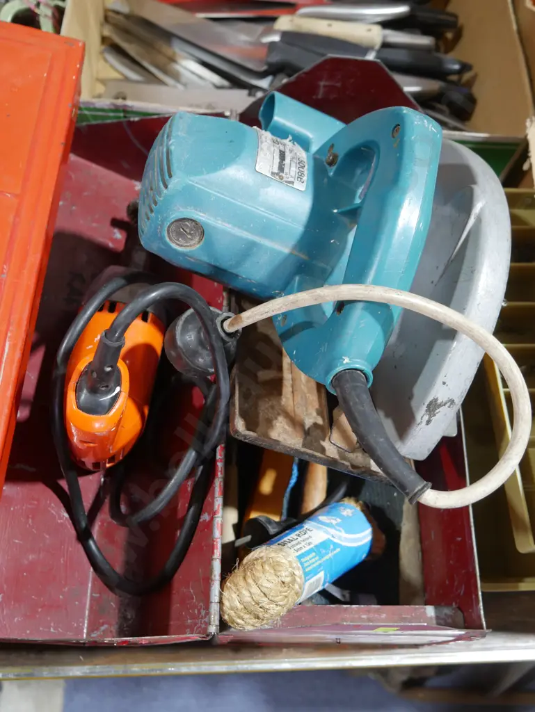 Makita circular saw, toolbox and contents etc Image 1++