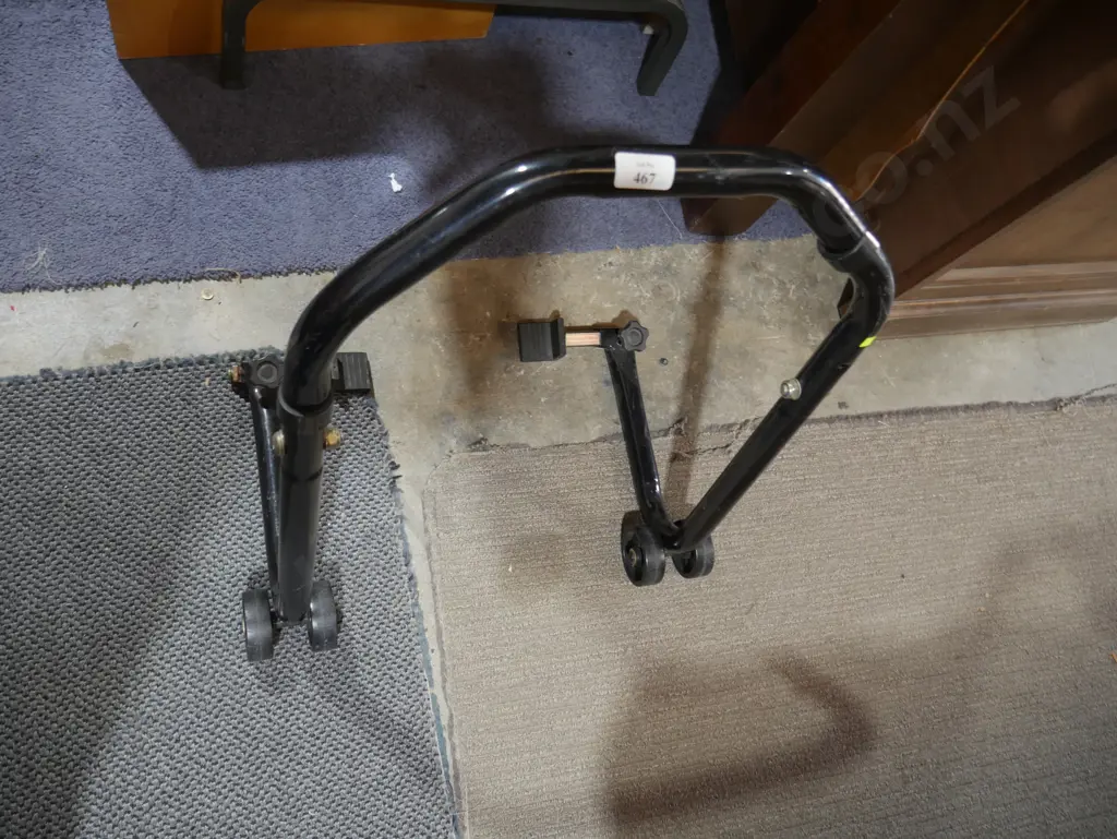 Motorcycle lift Image 1++