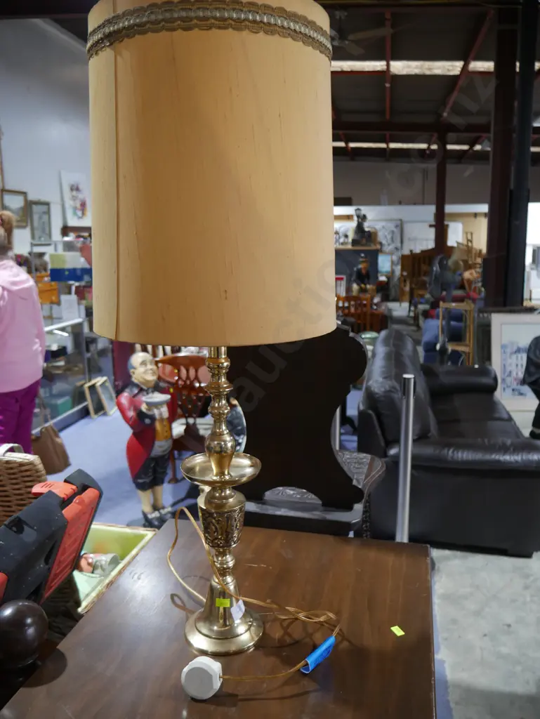 Brass table lamp Image 1++