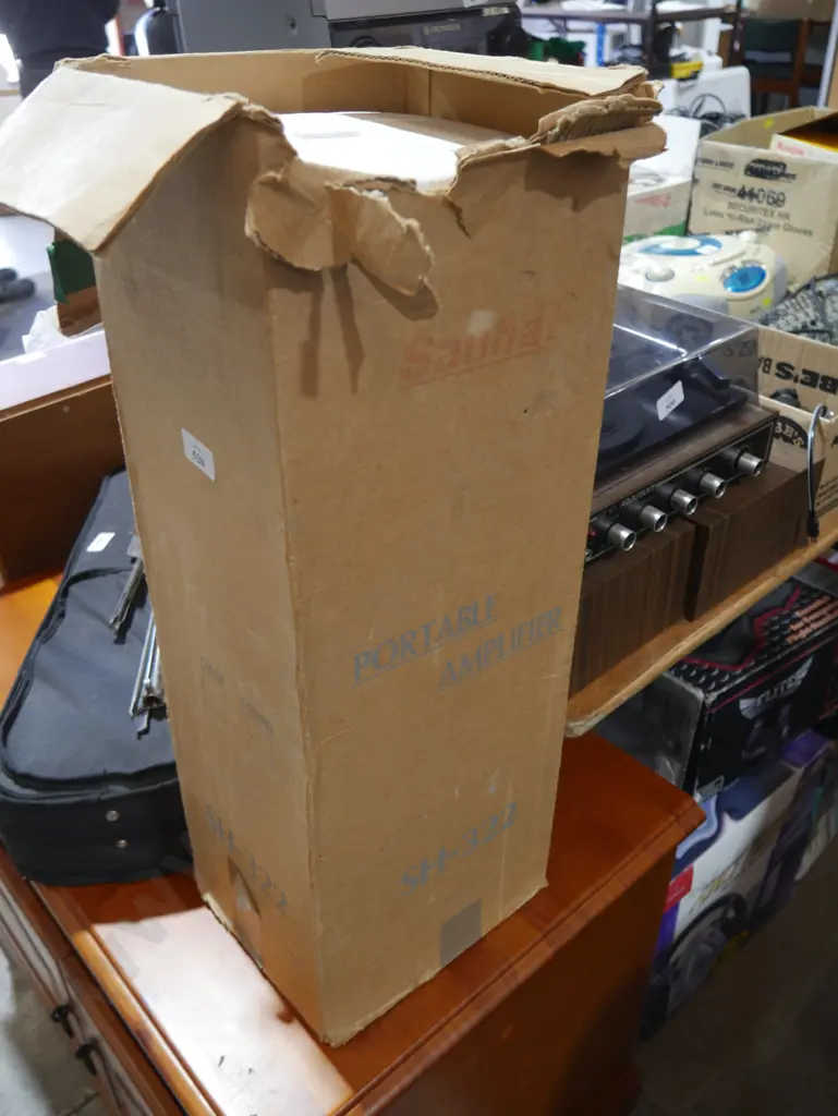 Portable amplifier and microphone Image 1++