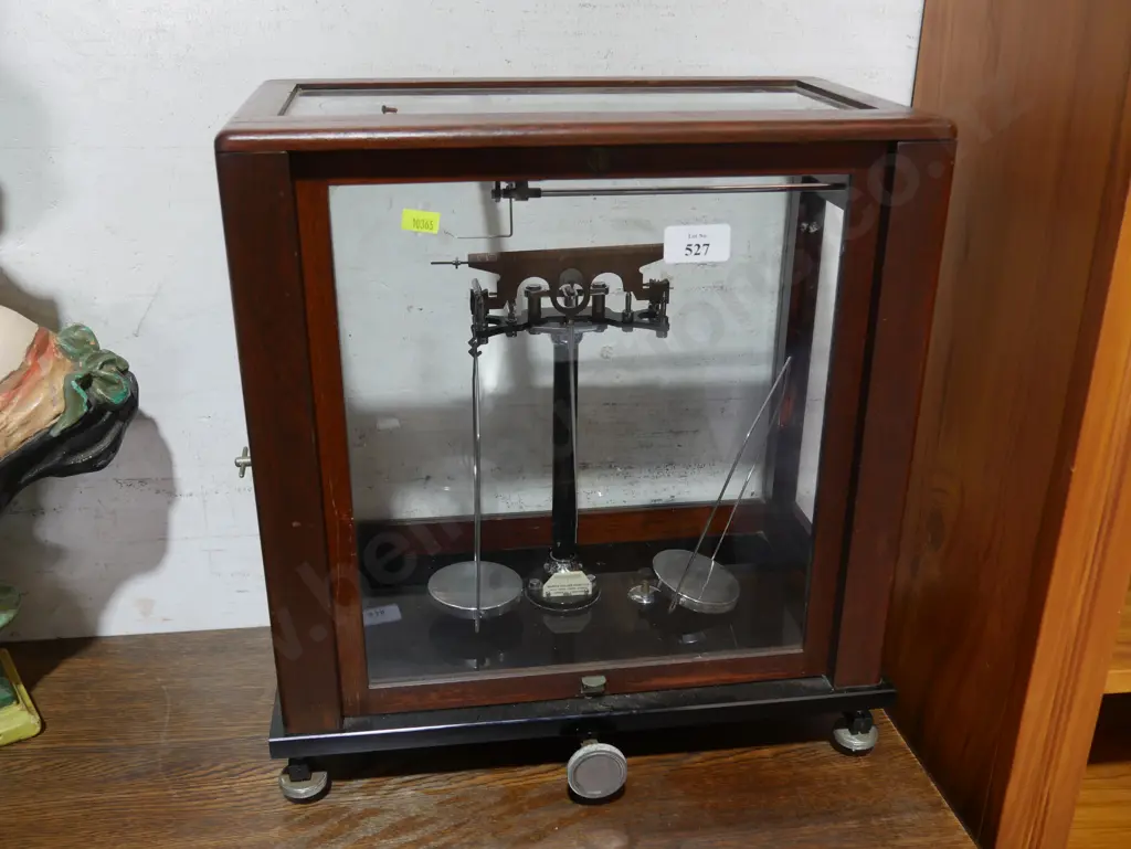 Cased scales Image 1++