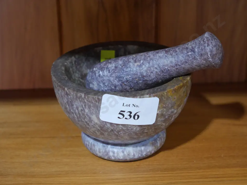 Mortar and pestle Image 1++