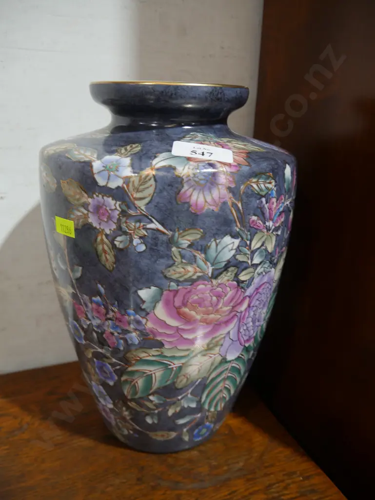 Oriental vase Image 1++