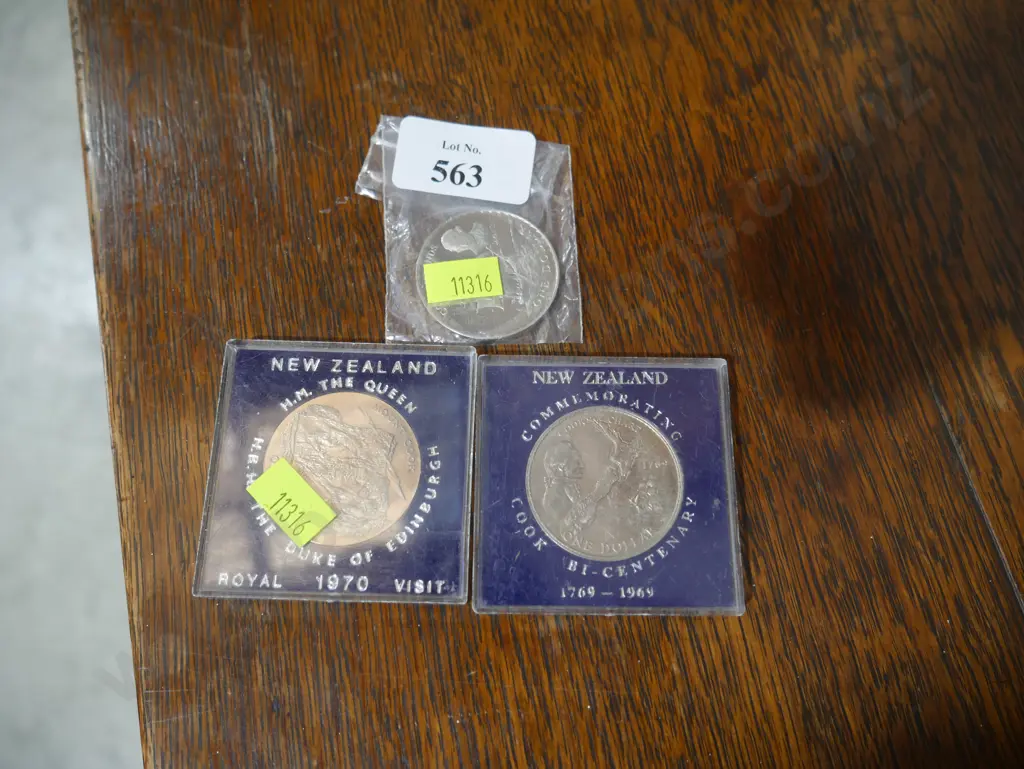 3 New Zealand coins Image 1++