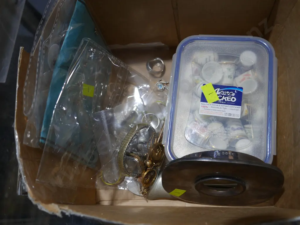 Thimbles, costume jewellery etc Image 1++