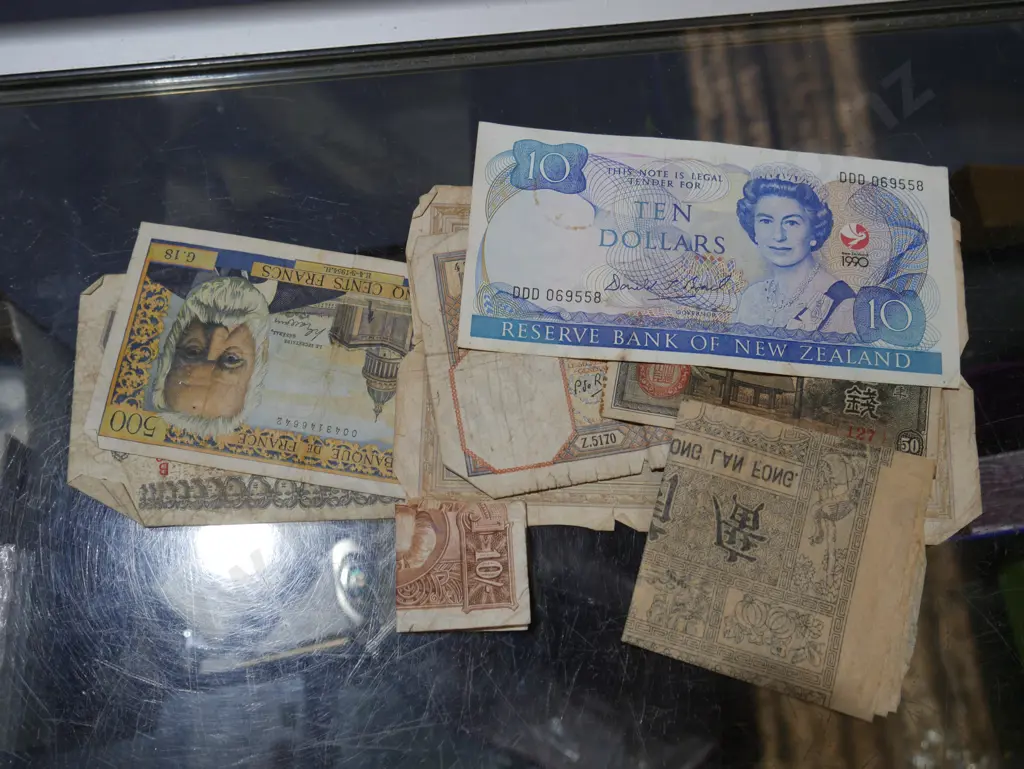 Banknotes Image 1++