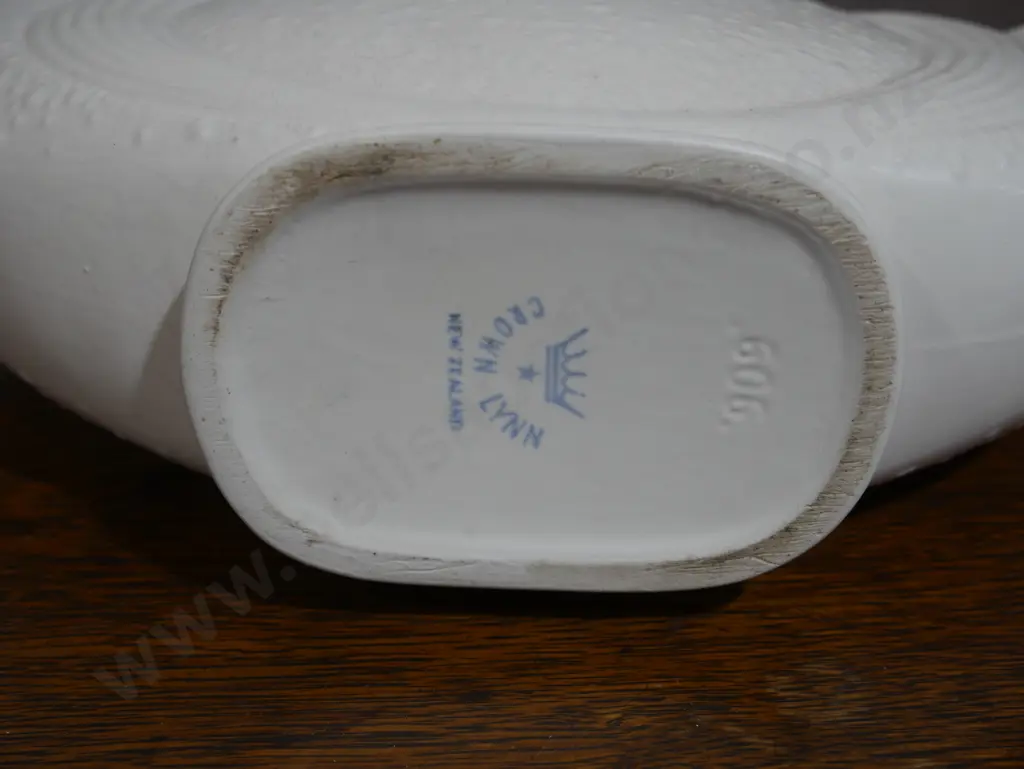 Crown Lynn vase, number 606 Image 1++