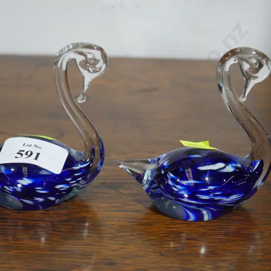 2 glass Swans