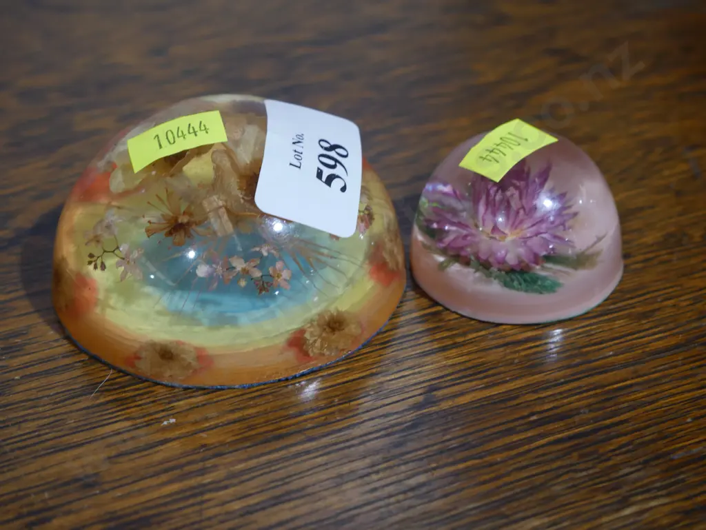 2 risen paperweights Image 1++