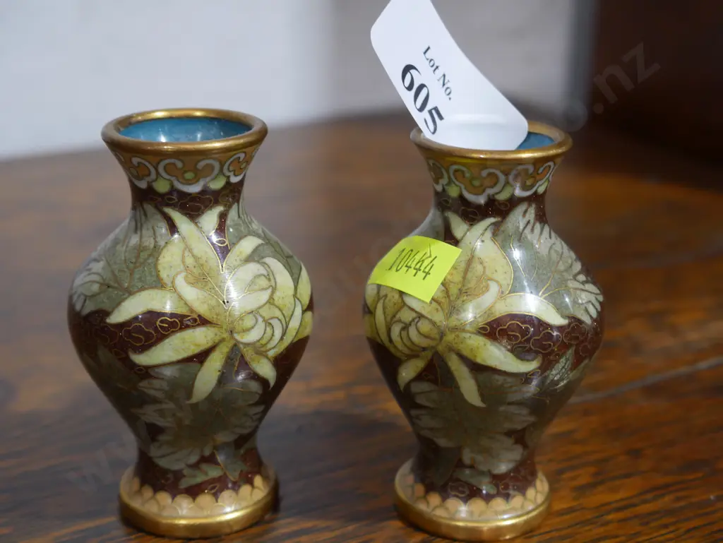 Two small clossonie vases Image 1++