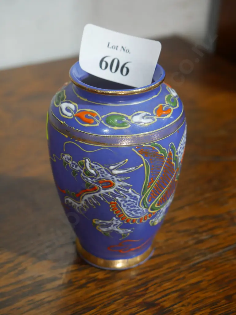 Small dragon vase Image 1++
