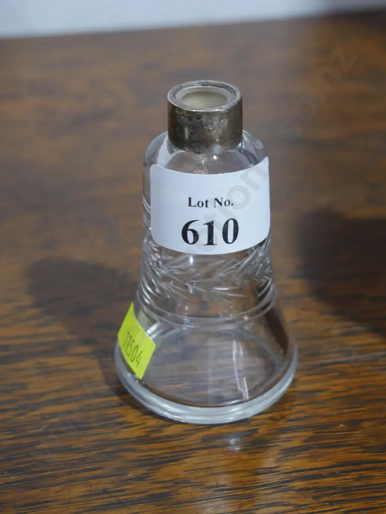 Sterling silver top scent bottle Image 1++