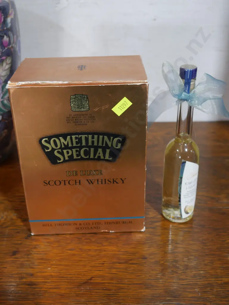 Box Something Special Scotch whisky bottle etc Image 1++