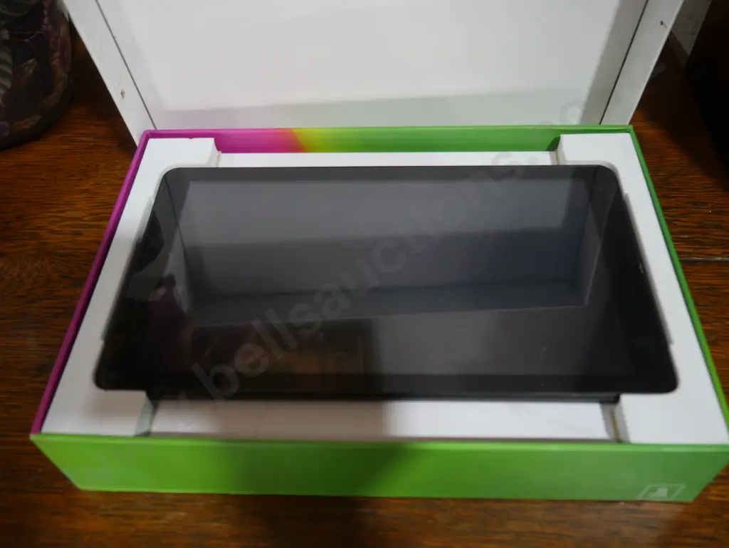 Boxed 10 inch Android tablet Image 1++