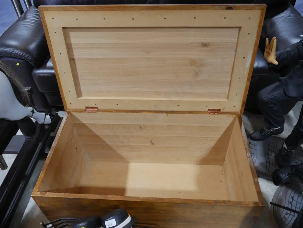 Wooden trunk Image 1++