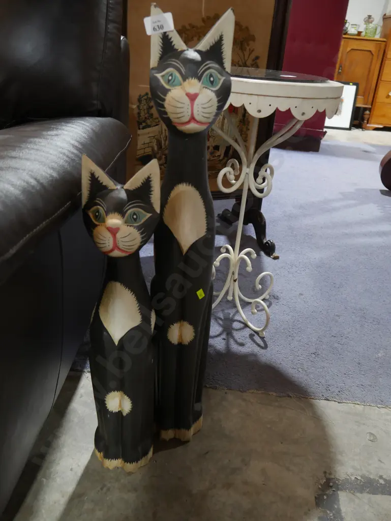 Two cat figurines Image 1++