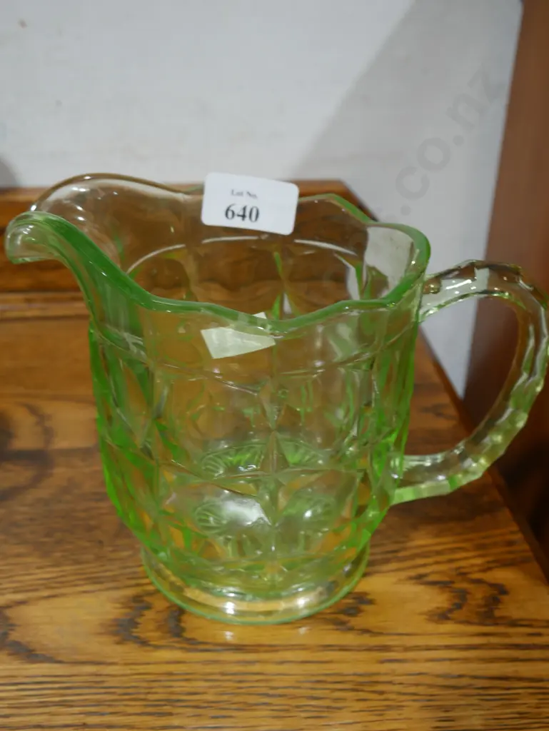 Uranium jug Image 1++