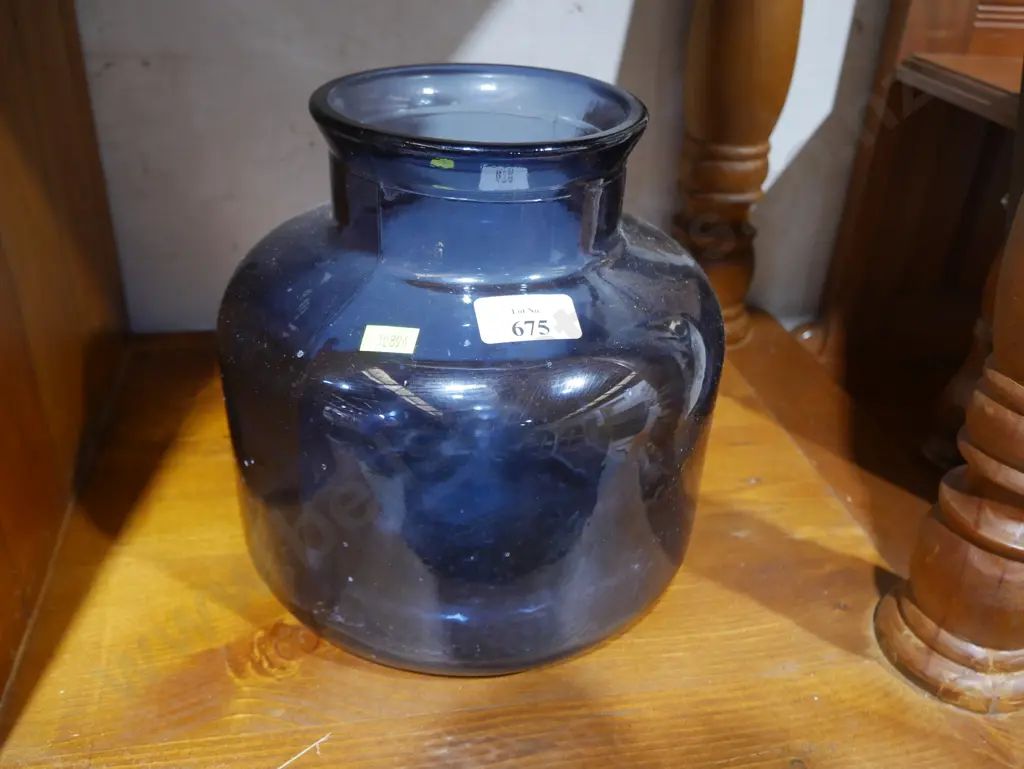 Blue glass vase Image 1++