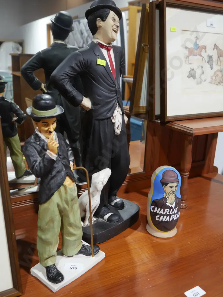 2 Charlie Chapman figurines, Russian dolls Image 1++