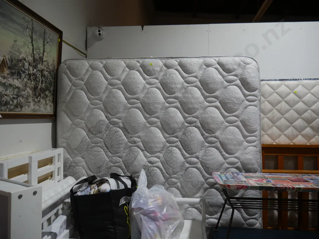 Double mattress with base Image 1++