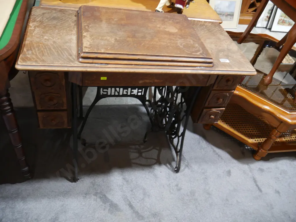 Singer sewing machine Image 1++