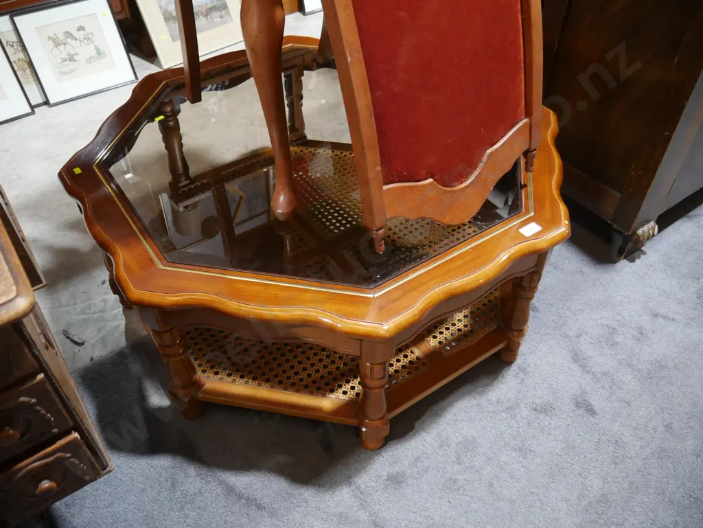 Glass top coffee table Image 1++