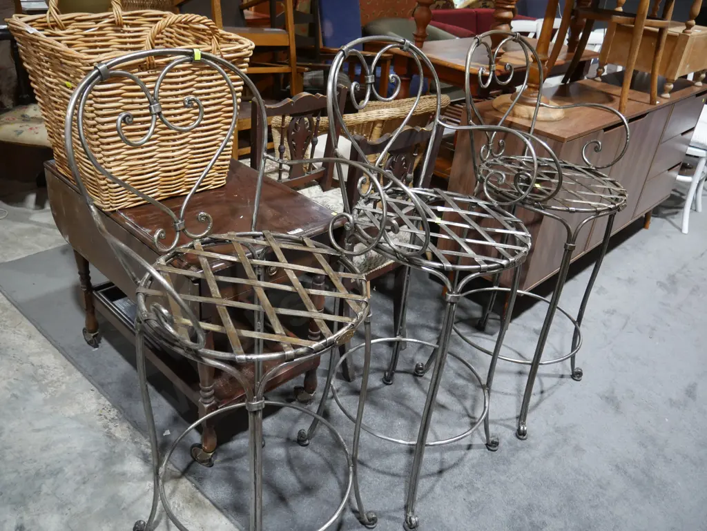 Three metal bar stools Image 1++