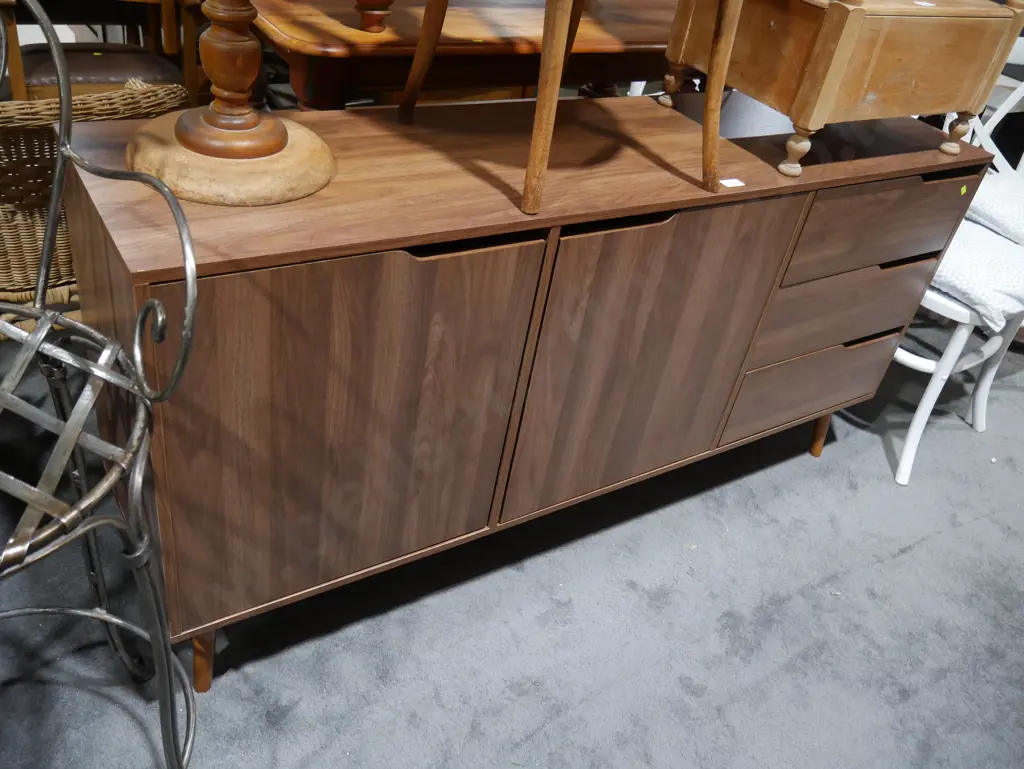Sideboard Image 1++