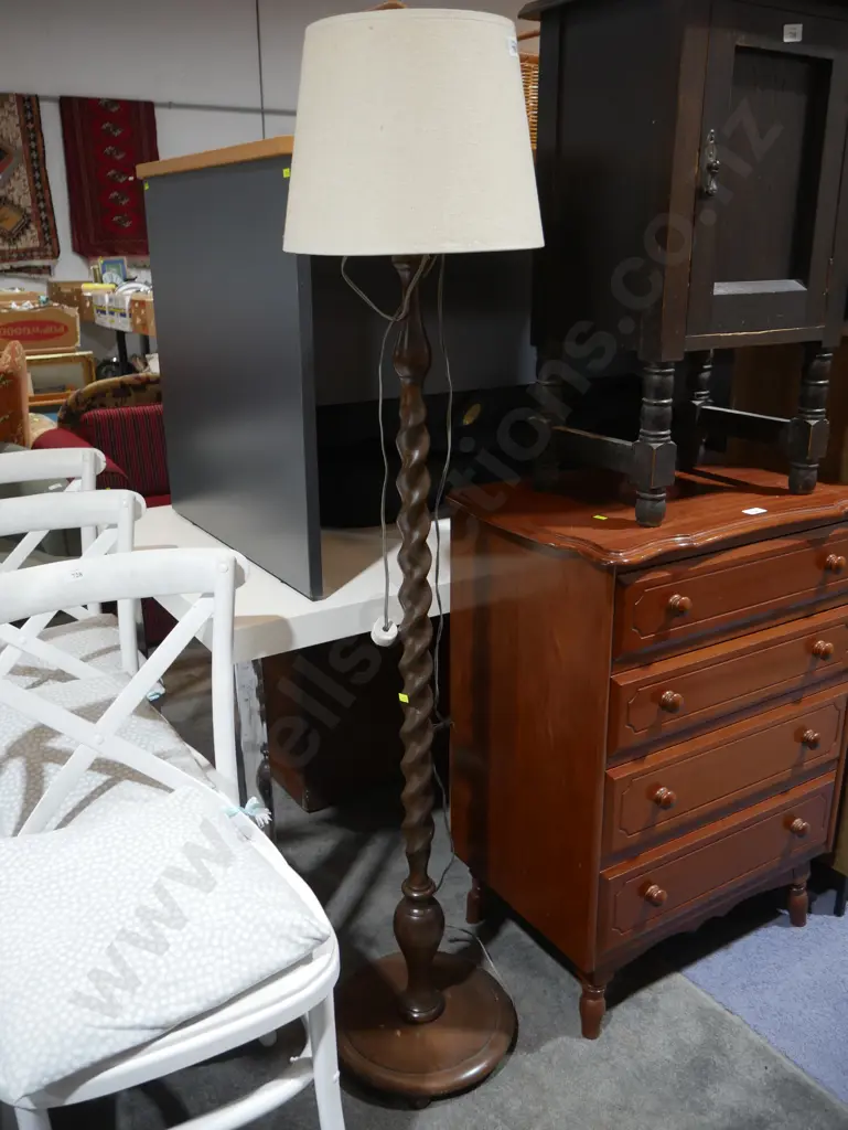 Barley twist lamp Image 1++