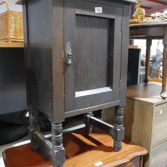 Bedside cabinet and chamber pot