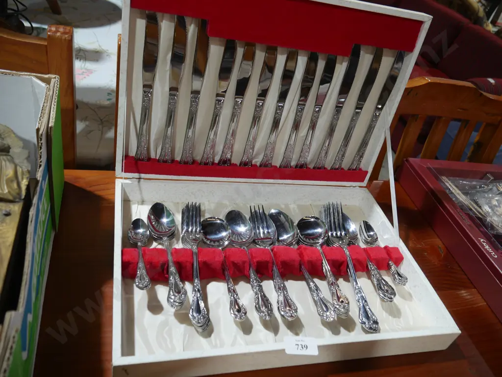 Canteen of cutlery Image 1++