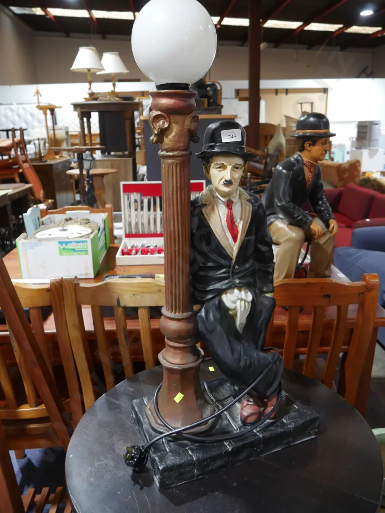 Charlie Chaplin lamp Image 1++
