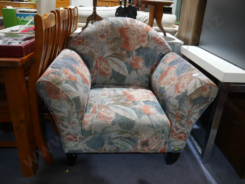 Large occasional chair Image 1++