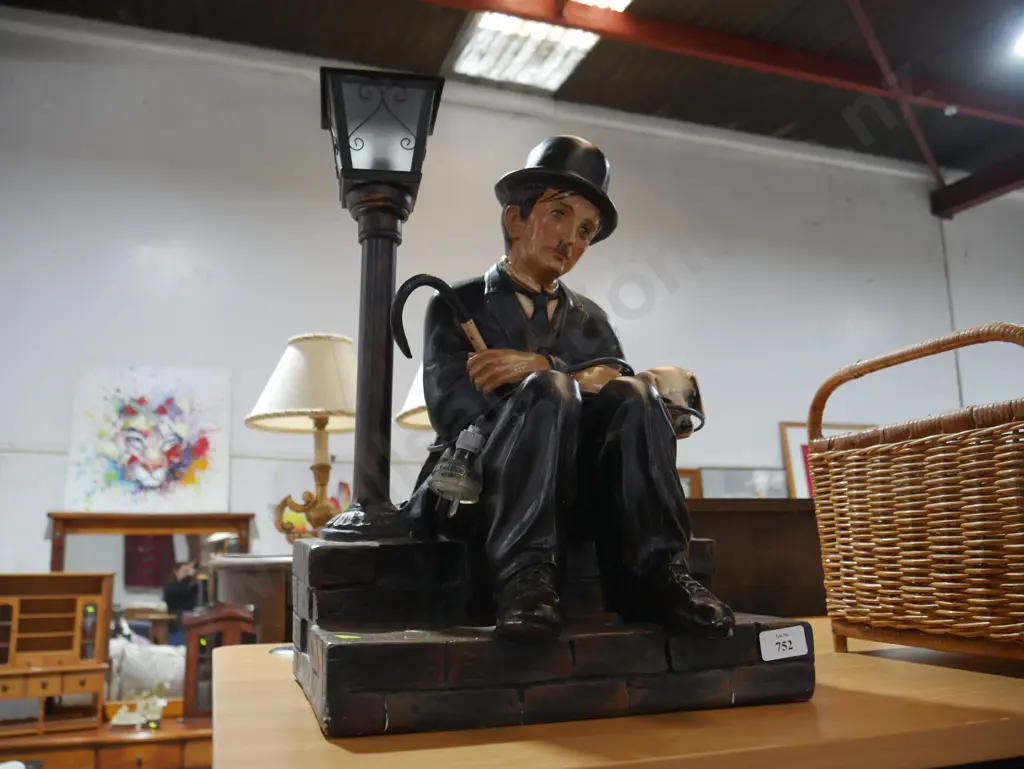 Charlie Chaplin lamp Image 1++