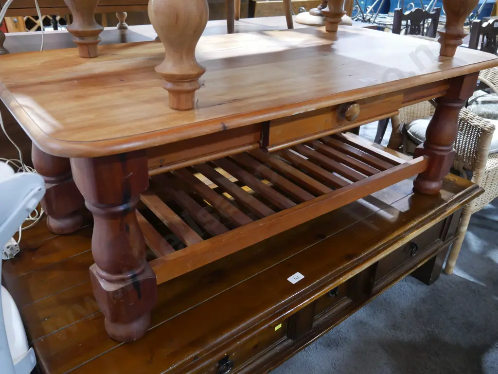 Solid wood coffee table Image 1++