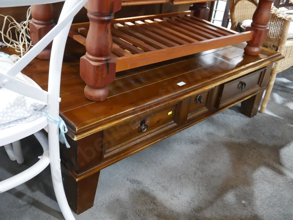 Large coffee table with drawers Image 1++