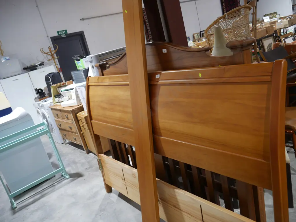 King bed frame Image 1++