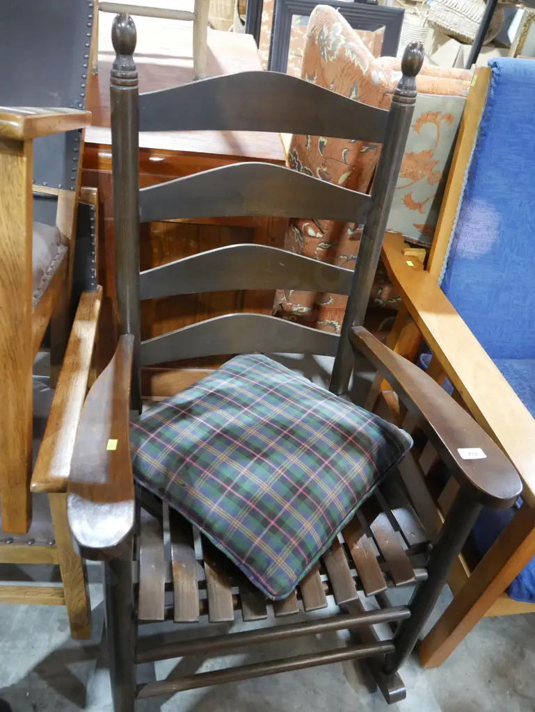 Rocking chair Image 1++