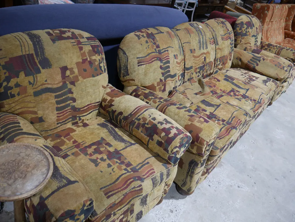 Three-piece lounge suite Image 1++