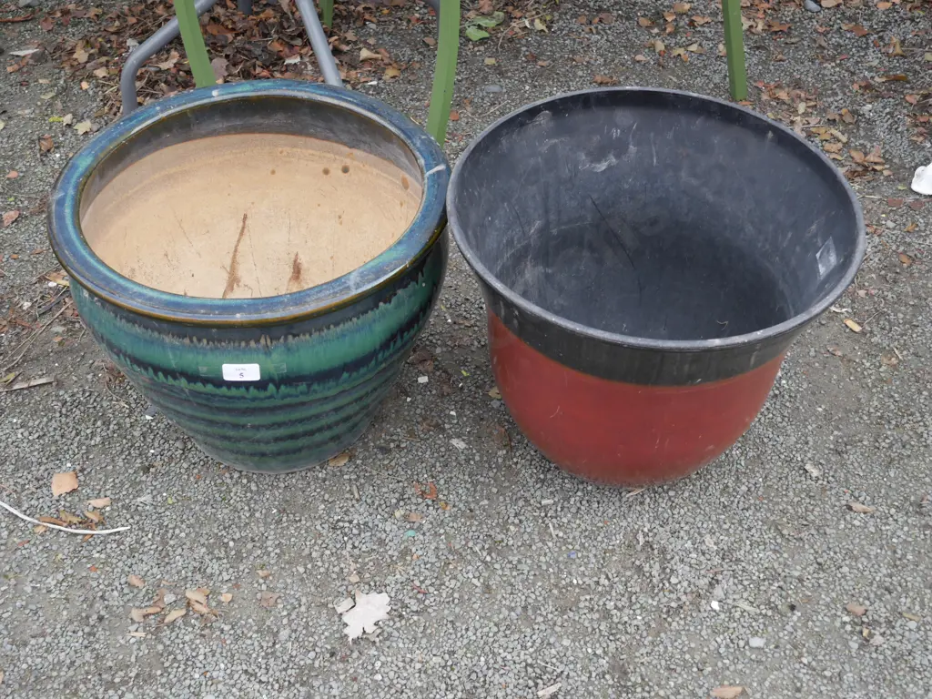 2 plant pots Image 1++
