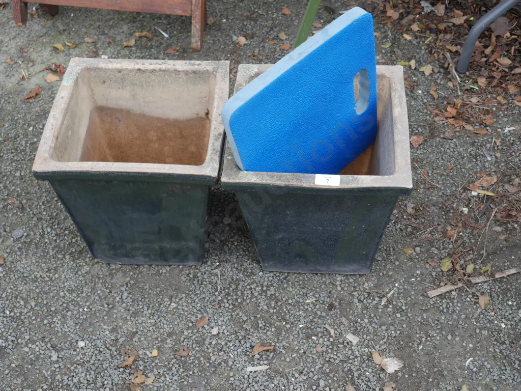 2 plant pots Image 1++