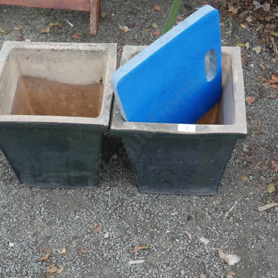 2 plant pots