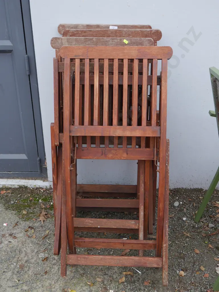 4 folding wooden chairs Image 1++